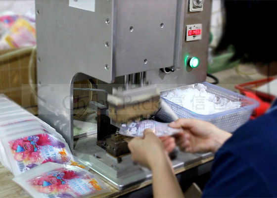 Tribune op Zak Plastic Spuiten Heet het Verzegelen Machine Handhoog rendement