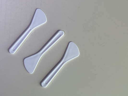 Witte of op maat gemaakte 82 mm PP-spatula voor cosmetische crème