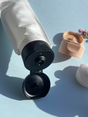 Een revolutie in cosmetische verpakkingen met spout pocket tubes betaalbaar aanpasbaar en veelzijdig