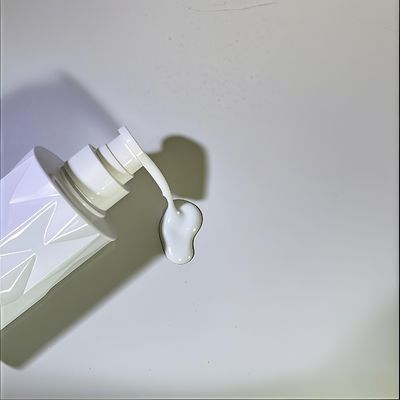 Glasvormige PET cosmetische fles met perspomp en aangepast logo 5000 stuks MOQ 15-35 dagen Levering