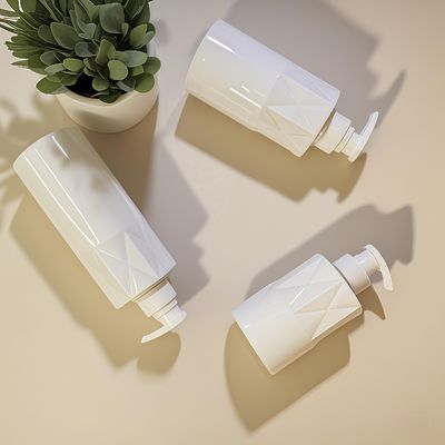 Glasvormige PET cosmetische fles met perspomp en aangepast logo 5000 stuks MOQ 15-35 dagen Levering