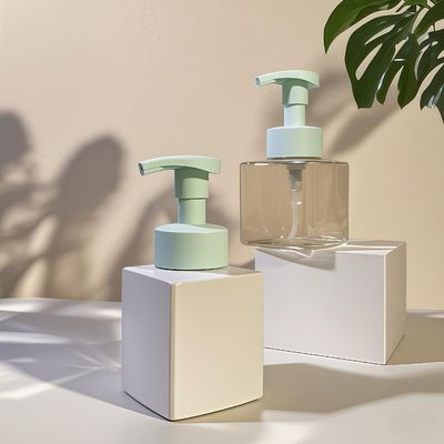 Vierkant cosmetische lotion pompfles met PET-materiaal en perspomp voor huidverzorging verpakking