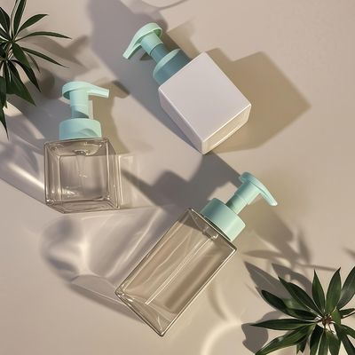 Vierkant cosmetische lotion pompfles met PET-materiaal en perspomp voor huidverzorging verpakking