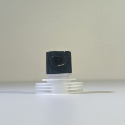 Draagbare en duurzame 3 mm flip top schroefkap met 16 mm spuit voor flexibele sanitizer en cosmetische verpakkingen