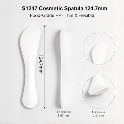 S1247 Food Grade PP Cosmetic Mixing Spatula For Beauty Salon. Ideaal voor het mengen van maskerpoeder en schoonheidscrèmepasta. Perfect voor schoonheidssalons, spa studio's en thuis DIY huidverzorging. Groothandel beschikbaar.