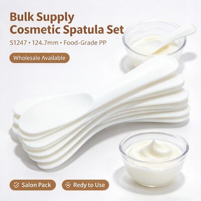 S1247 Food Grade PP Cosmetic Mixing Spatula For Beauty Salon. Ideaal voor het mengen van maskerpoeder en schoonheidscrèmepasta. Perfect voor schoonheidssalons, spa studio's en thuis DIY huidverzorging. Groothandel beschikbaar.