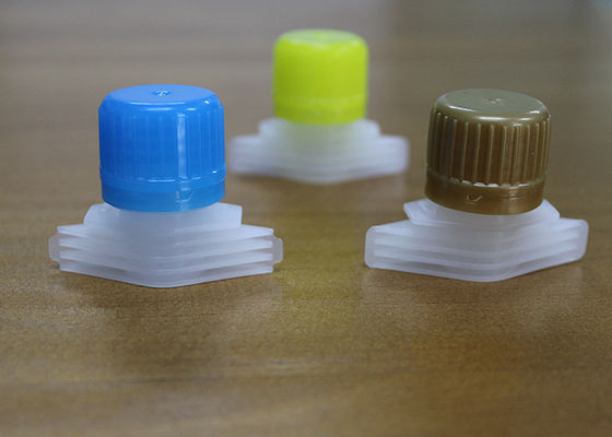 De kleurrijke Plastic Spuitenkappen met Spuiten voor de Zijhoekplaat van het Babyvoedsel doen/Pijpdekking in zakken