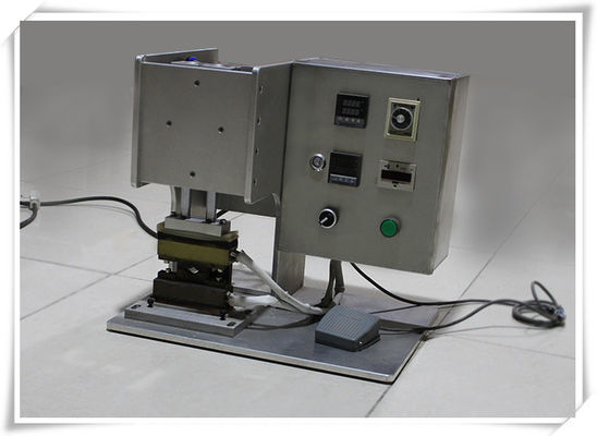 Kleine semi-automatische hitteverzegelingsmachine voor gespuugde opstaande zakken en capsulebekers